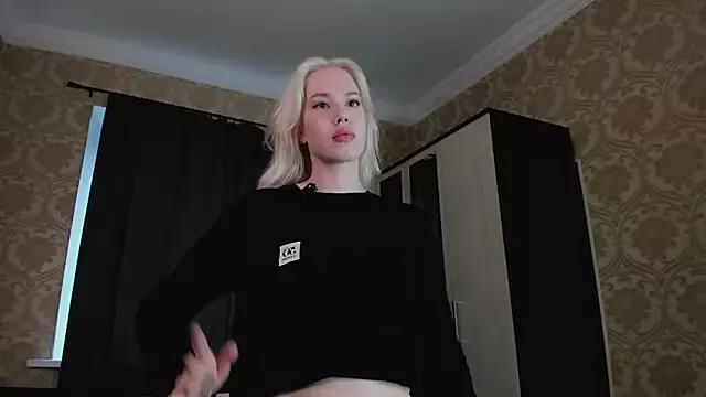 petite_mermaid from StripChat is Freechat