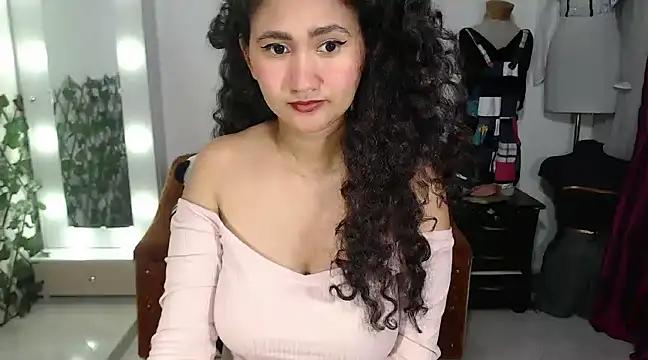 Explore our live girls sluts from our Custom and Multi clubs and checkout exclusive access to highly interactive content, such as shape, hair, titties, pussy type and many more.