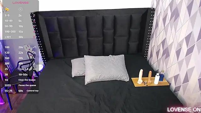 Explore our live girls sluts from our Custom and Multi clubs and checkout exclusive access to highly interactive content, such as shape, hair, titties, pussy type and many more.