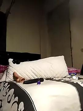 PetiteSquirtQueen from StripChat is Freechat