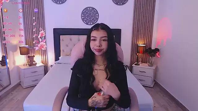 pettit_courtny from StripChat is Freechat