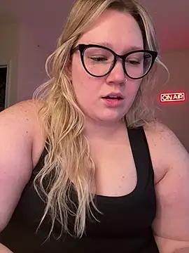 PiggyRose from StripChat