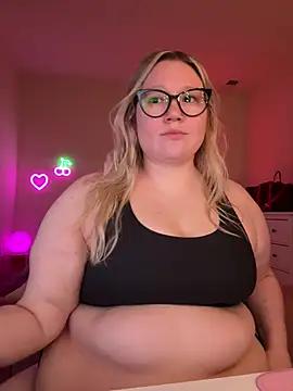 PiggyRose from StripChat