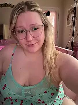 PiggyRose from StripChat