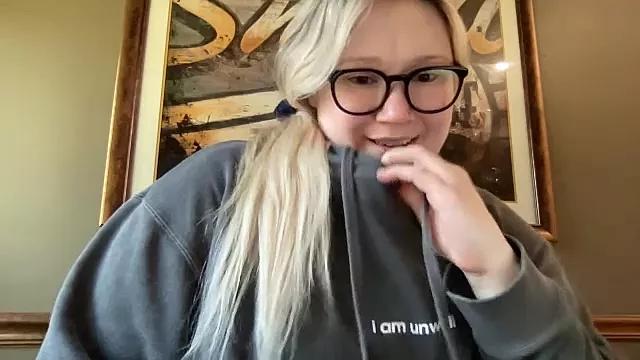 PiggyRose from StripChat