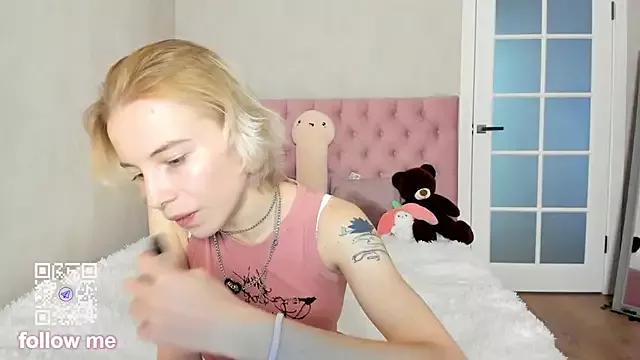 Explore our live girls sluts from our Custom and Multi clubs and checkout exclusive access to highly interactive content, such as shape, hair, titties, pussy type and many more.
