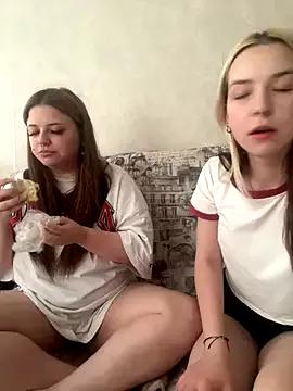 Pink_shimmer from StripChat is Freechat