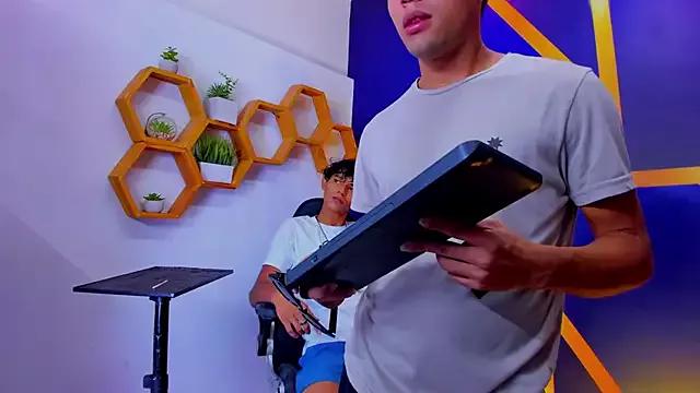 Explore our live girls sluts from our Custom and Multi clubs and checkout exclusive access to highly interactive content, such as shape, hair, titties, pussy type and many more.