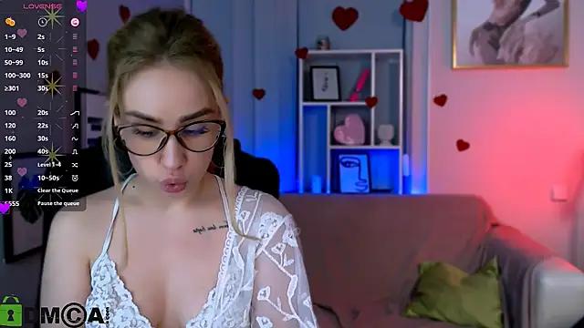 Explore our live girls sluts from our Custom and Multi clubs and checkout exclusive access to highly interactive content, such as shape, hair, titties, pussy type and many more.