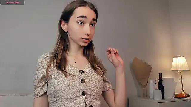 PollyBeev from StripChat is Freechat