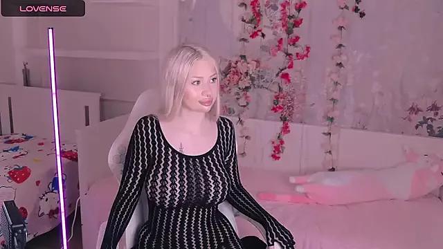 PollyCharming from StripChat is Freechat