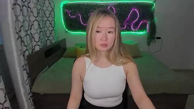 PollyOcean from StripChat