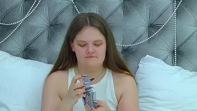 PollyPierre from StripChat is Freechat