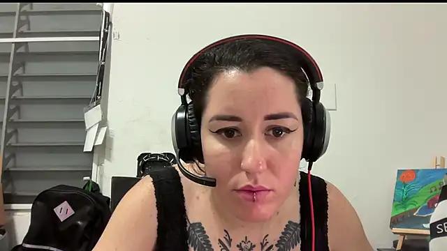 poppergirl69 from StripChat