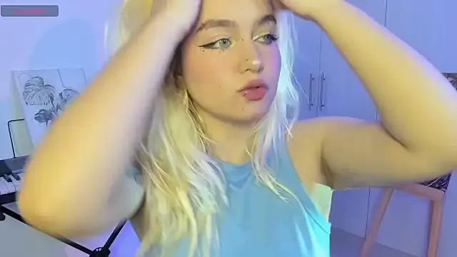 Pretty__zoe from StripChat is Freechat