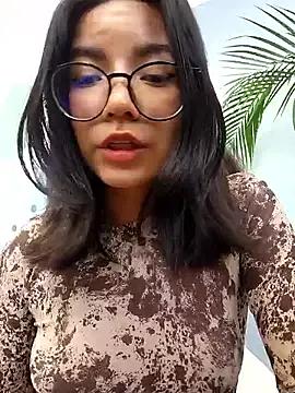 Photos of Pretty_roxxyy from StripChat is Freechat