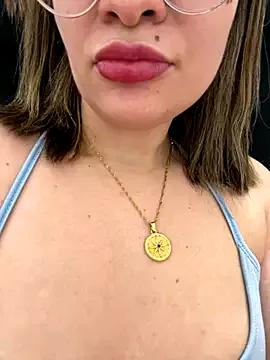 Pribaixinha from StripChat is Freechat