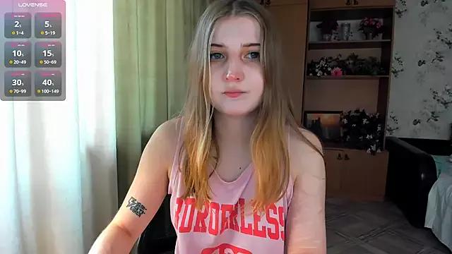 princessaalicc from StripChat is Freechat