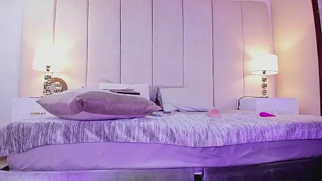 Explore our live girls sluts from our Custom and Multi clubs and checkout exclusive access to highly interactive content, such as shape, hair, titties, pussy type and many more.