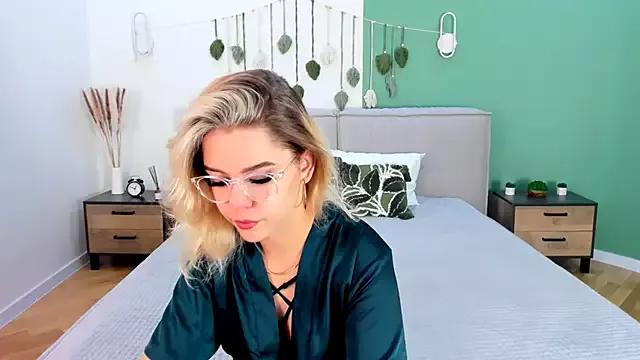 Explore our live girls sluts from our Custom and Multi clubs and checkout exclusive access to highly interactive content, such as shape, hair, titties, pussy type and many more.