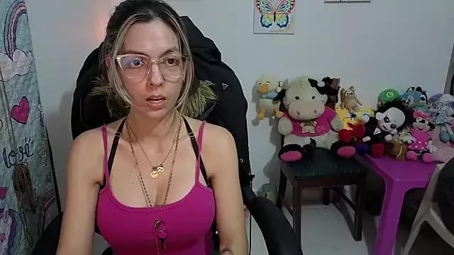 Princezzlove3 from StripChat is Freechat