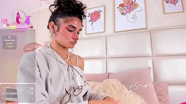 Explore our live girls sluts from our Custom and Multi clubs and checkout exclusive access to highly interactive content, such as shape, hair, titties, pussy type and many more.