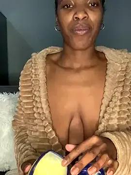 Queen-Boobylicious from StripChat