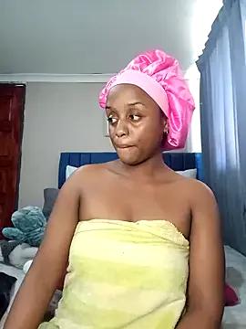 Queen-Chocolate from StripChat