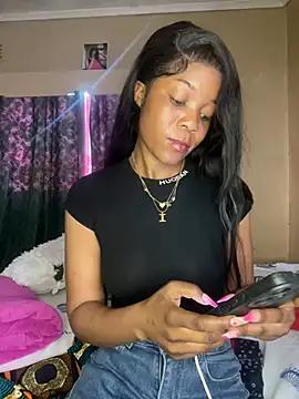 Queen-Dyness from StripChat