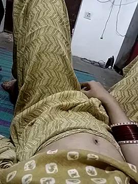 QUEEN-X-CPL from StripChat