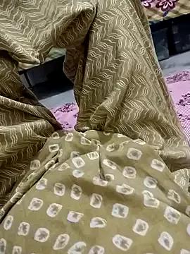 QUEEN-X-CPL from StripChat