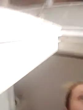 Queen2454 from StripChat