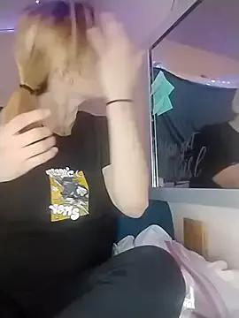 Queen2454 from StripChat