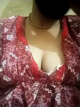 Queen_0011 from StripChat