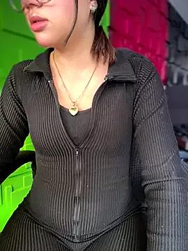 Queen__Love from StripChat is Freechat