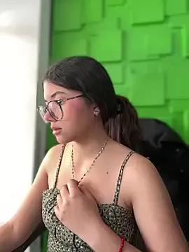 Queen__Love from StripChat is Freechat