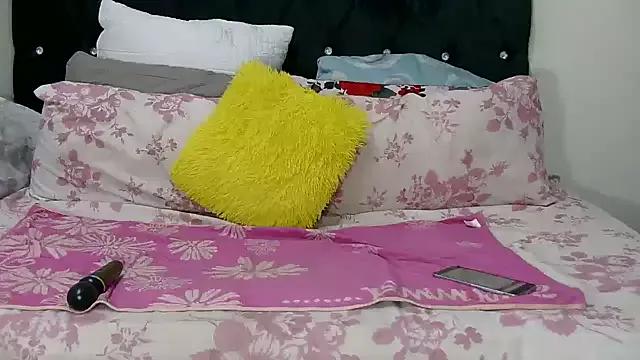 QUEEN_DIVAXX from StripChat