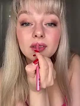 Queen_in_touch from StripChat