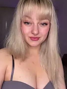 Queen_in_touch from StripChat