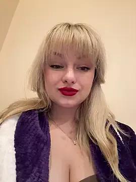 Queen_in_touch from StripChat