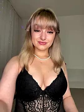 Queen_in_touch from StripChat is Freechat