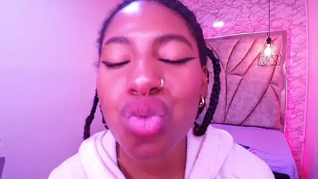 Queen_perla_ from StripChat