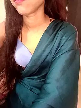 Queen_Pooja7 from StripChat