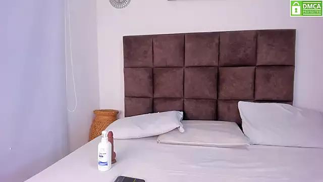 Queen_Violeet from StripChat is Freechat