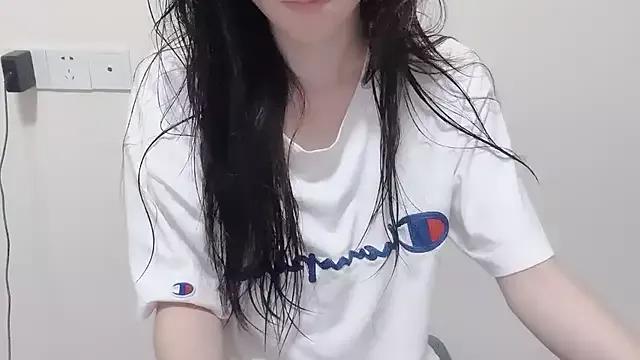Queen_ww from StripChat