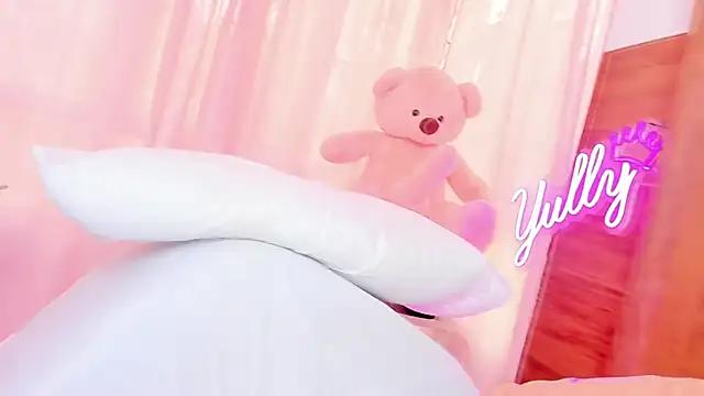 queen_yully from StripChat