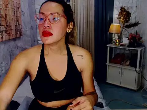 QueenDivineTsx from StripChat