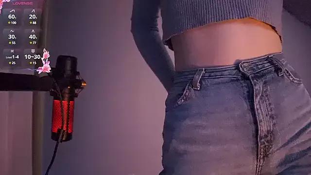 queeneliaa from StripChat