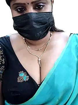 Queenflowerr from StripChat