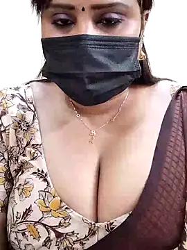 Queenflowerr from StripChat